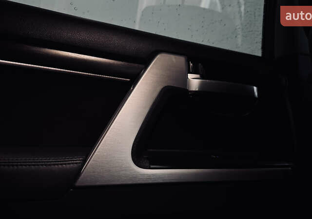 Черный Тойота Ленд Крузер, объемом двигателя 4.46 л и пробегом 179 тыс. км за 55000 $, фото 20 на Automoto.ua