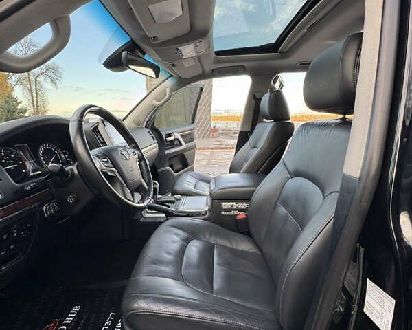 Чорний Тойота Ленд Крузер, об'ємом двигуна 4.46 л та пробігом 260 тис. км за 49999 $, фото 123 на Automoto.ua