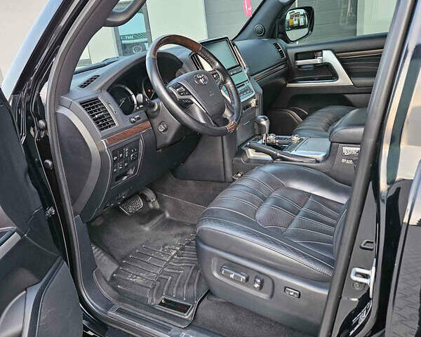 Черный Тойота Ленд Крузер, объемом двигателя 0 л и пробегом 102 тыс. км за 61000 $, фото 11 на Automoto.ua