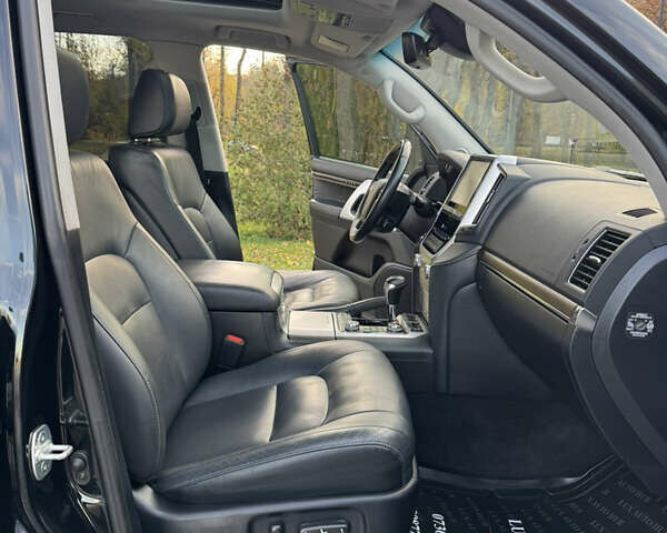 Чорний Тойота Ленд Крузер, об'ємом двигуна 4.46 л та пробігом 260 тис. км за 49999 $, фото 28 на Automoto.ua