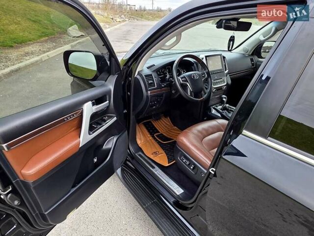 Черный Тойота Ленд Крузер, объемом двигателя 4.6 л и пробегом 138 тыс. км за 53500 $, фото 5 на Automoto.ua