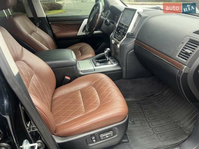 Черный Тойота Ленд Крузер, объемом двигателя 4.46 л и пробегом 98 тыс. км за 59000 $, фото 10 на Automoto.ua