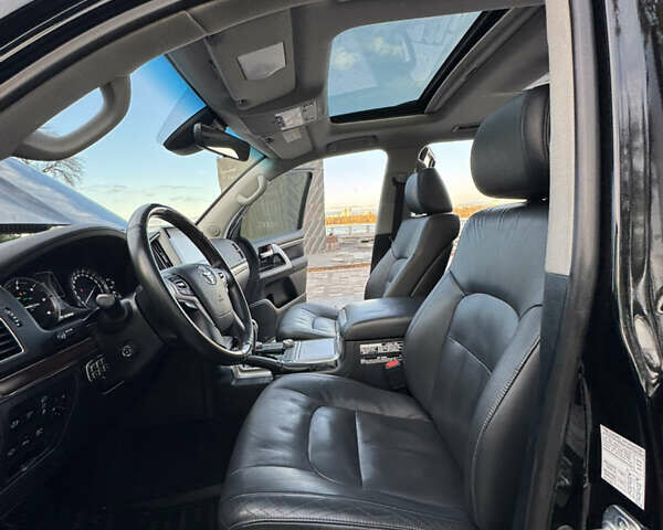 Чорний Тойота Ленд Крузер, об'ємом двигуна 4.46 л та пробігом 260 тис. км за 49999 $, фото 115 на Automoto.ua