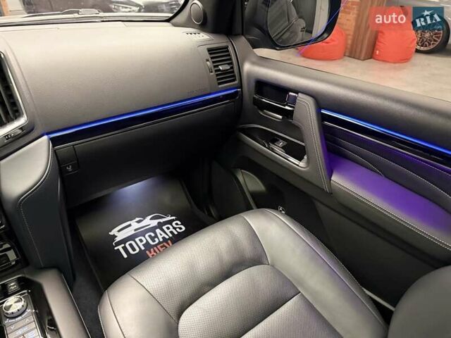 Чорний Тойота Ленд Крузер, об'ємом двигуна 4.46 л та пробігом 123 тис. км за 67400 $, фото 69 на Automoto.ua