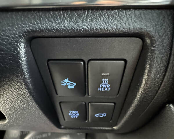 Чорний Тойота Ленд Крузер, об'ємом двигуна 4.46 л та пробігом 260 тис. км за 49999 $, фото 44 на Automoto.ua