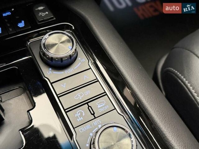 Чорний Тойота Ленд Крузер, об'ємом двигуна 4.46 л та пробігом 123 тис. км за 67400 $, фото 78 на Automoto.ua