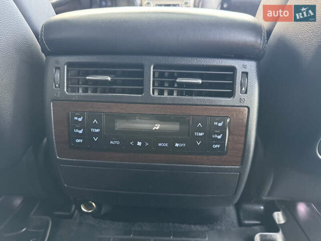 Чорний Тойота Ленд Крузер, об'ємом двигуна 4.46 л та пробігом 260 тис. км за 49999 $, фото 19 на Automoto.ua