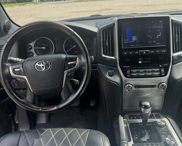 Черный Тойота Ленд Крузер, объемом двигателя 4.46 л и пробегом 156 тыс. км за 68000 $, фото 8 на Automoto.ua