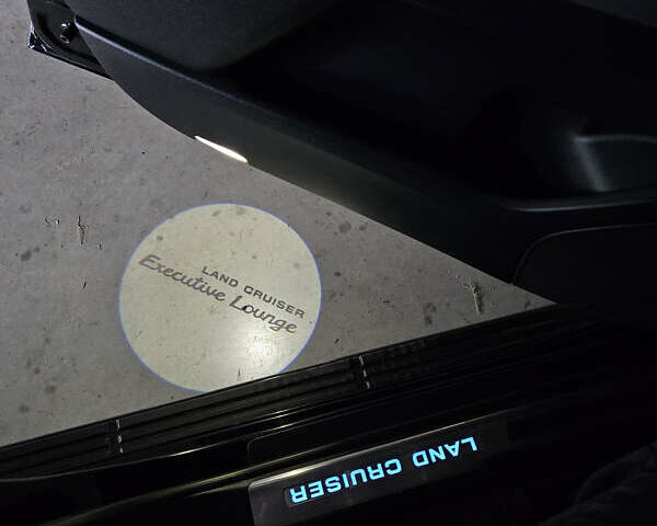 Черный Тойота Ленд Крузер, объемом двигателя 0 л и пробегом 102 тыс. км за 61000 $, фото 15 на Automoto.ua