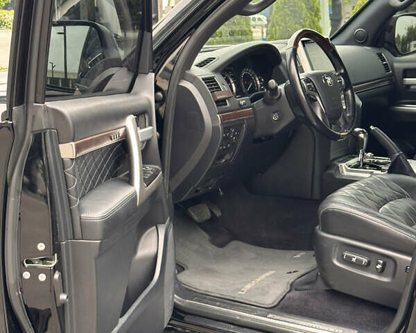 Черный Тойота Ленд Крузер, объемом двигателя 4.46 л и пробегом 158 тыс. км за 55900 $, фото 13 на Automoto.ua