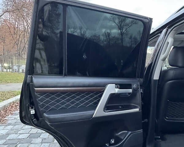 Чорний Тойота Ленд Крузер, об'ємом двигуна 4.46 л та пробігом 177 тис. км за 49999 $, фото 112 на Automoto.ua