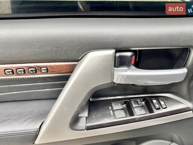 Чорний Тойота Ленд Крузер, об'ємом двигуна 4.46 л та пробігом 88 тис. км за 135000 $, фото 21 на Automoto.ua