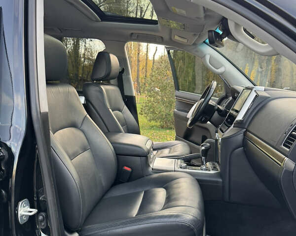 Чорний Тойота Ленд Крузер, об'ємом двигуна 4.46 л та пробігом 260 тис. км за 49999 $, фото 26 на Automoto.ua