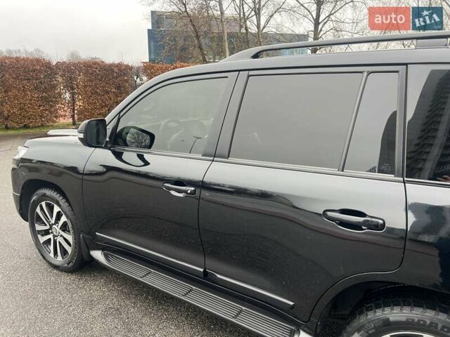 Черный Тойота Ленд Крузер, объемом двигателя 4.46 л и пробегом 98 тыс. км за 59000 $, фото 8 на Automoto.ua