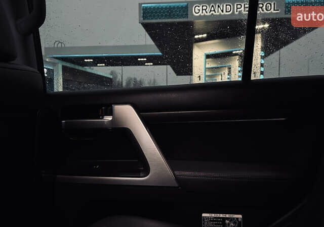 Черный Тойота Ленд Крузер, объемом двигателя 4.46 л и пробегом 179 тыс. км за 55000 $, фото 19 на Automoto.ua