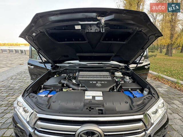 Чорний Тойота Ленд Крузер, об'ємом двигуна 4.46 л та пробігом 260 тис. км за 49999 $, фото 114 на Automoto.ua