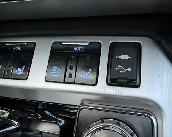 Чорний Тойота Ленд Крузер, об'ємом двигуна 4.46 л та пробігом 260 тис. км за 49999 $, фото 110 на Automoto.ua