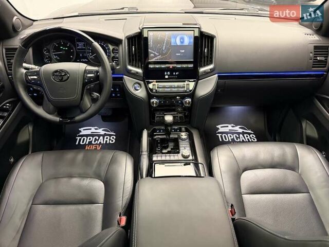 Чорний Тойота Ленд Крузер, об'ємом двигуна 4.46 л та пробігом 123 тис. км за 67400 $, фото 72 на Automoto.ua