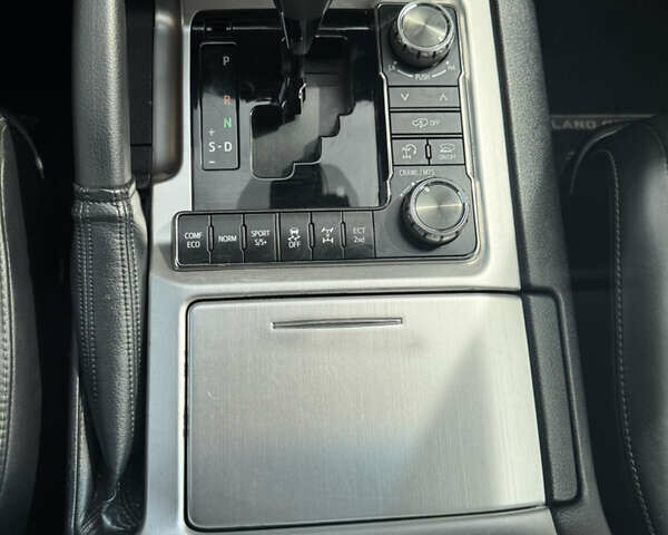 Черный Тойота Ленд Крузер, объемом двигателя 4.46 л и пробегом 156 тыс. км за 68000 $, фото 10 на Automoto.ua