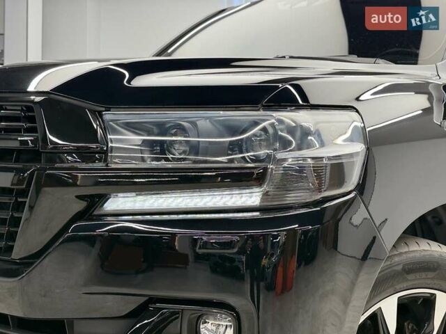 Чорний Тойота Ленд Крузер, об'ємом двигуна 4.46 л та пробігом 123 тис. км за 67400 $, фото 23 на Automoto.ua