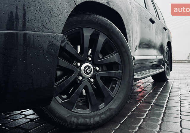 Черный Тойота Ленд Крузер, объемом двигателя 4.46 л и пробегом 179 тыс. км за 55000 $, фото 6 на Automoto.ua