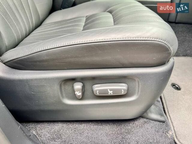 Чорний Тойота Ленд Крузер, об'ємом двигуна 4.46 л та пробігом 88 тис. км за 135000 $, фото 55 на Automoto.ua