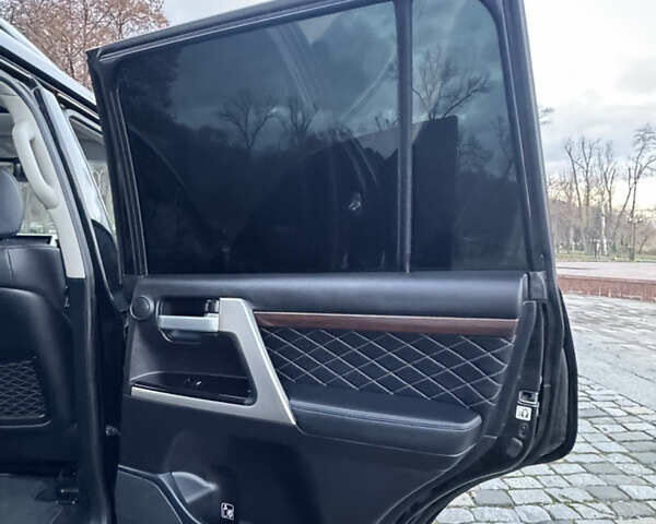 Чорний Тойота Ленд Крузер, об'ємом двигуна 4.46 л та пробігом 177 тис. км за 49999 $, фото 113 на Automoto.ua