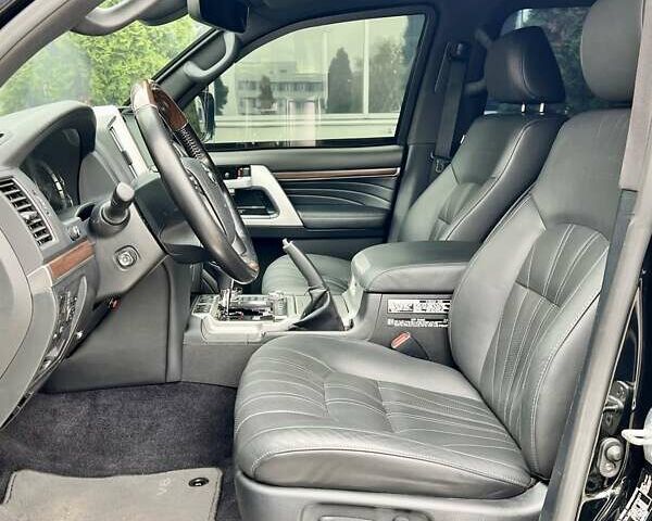 Чорний Тойота Ленд Крузер, об'ємом двигуна 4.46 л та пробігом 88 тис. км за 135000 $, фото 23 на Automoto.ua