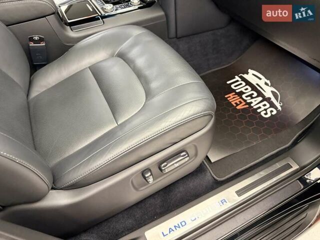 Чорний Тойота Ленд Крузер, об'ємом двигуна 4.46 л та пробігом 123 тис. км за 67400 $, фото 31 на Automoto.ua