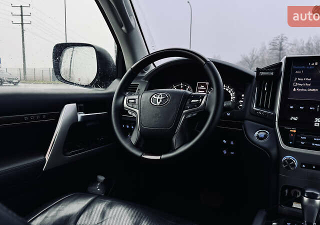 Черный Тойота Ленд Крузер, объемом двигателя 4.46 л и пробегом 179 тыс. км за 55000 $, фото 11 на Automoto.ua