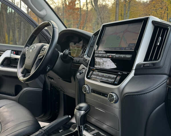 Чорний Тойота Ленд Крузер, об'ємом двигуна 4.46 л та пробігом 260 тис. км за 49999 $, фото 30 на Automoto.ua