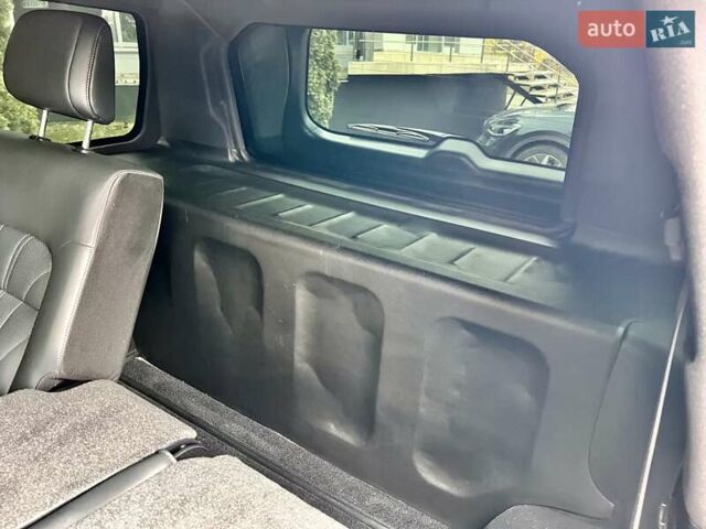 Чорний Тойота Ленд Крузер, об'ємом двигуна 4.46 л та пробігом 88 тис. км за 135000 $, фото 49 на Automoto.ua