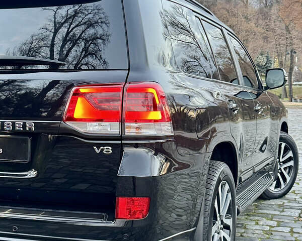 Чорний Тойота Ленд Крузер, об'ємом двигуна 4.46 л та пробігом 177 тис. км за 49999 $, фото 122 на Automoto.ua