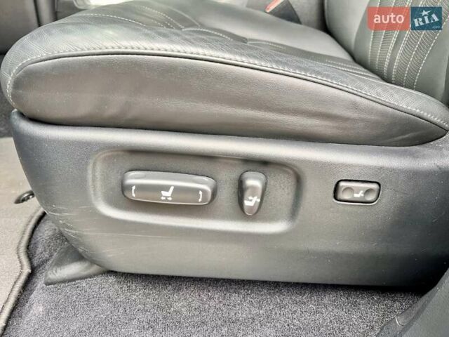 Чорний Тойота Ленд Крузер, об'ємом двигуна 4.46 л та пробігом 88 тис. км за 135000 $, фото 24 на Automoto.ua