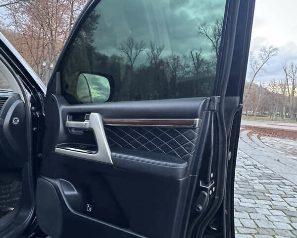 Чорний Тойота Ленд Крузер, об'ємом двигуна 4.46 л та пробігом 177 тис. км за 49999 $, фото 116 на Automoto.ua