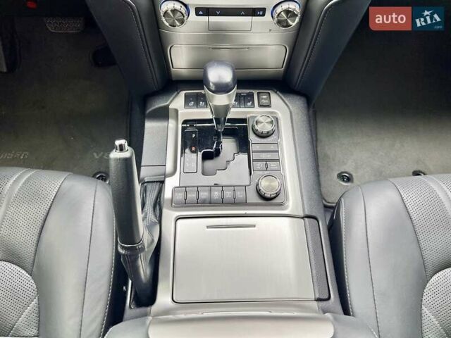 Чорний Тойота Ленд Крузер, об'ємом двигуна 4.46 л та пробігом 88 тис. км за 135000 $, фото 34 на Automoto.ua