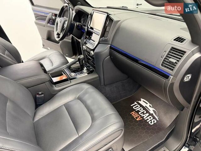 Чорний Тойота Ленд Крузер, об'ємом двигуна 4.46 л та пробігом 123 тис. км за 67400 $, фото 29 на Automoto.ua