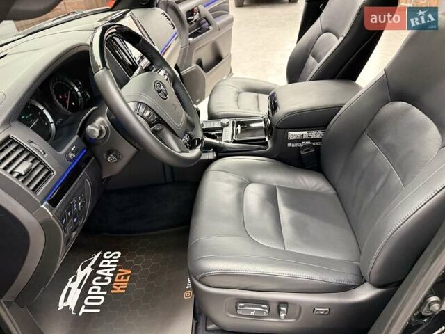 Чорний Тойота Ленд Крузер, об'ємом двигуна 4.46 л та пробігом 123 тис. км за 67400 $, фото 54 на Automoto.ua