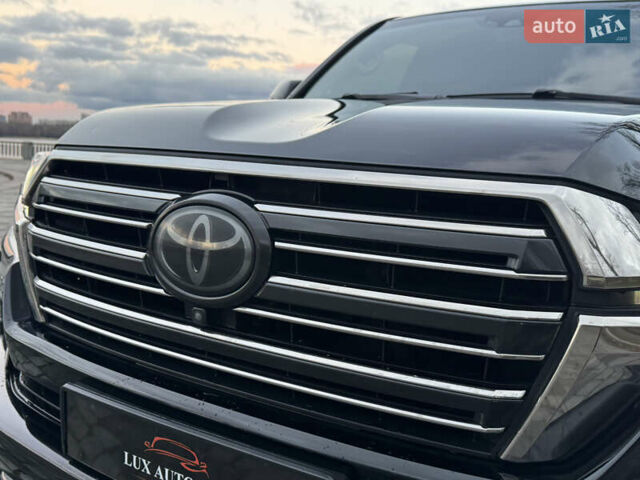 Чорний Тойота Ленд Крузер, об'ємом двигуна 4.46 л та пробігом 177 тис. км за 49999 $, фото 71 на Automoto.ua
