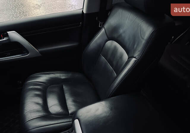Черный Тойота Ленд Крузер, объемом двигателя 4.46 л и пробегом 179 тыс. км за 55000 $, фото 23 на Automoto.ua