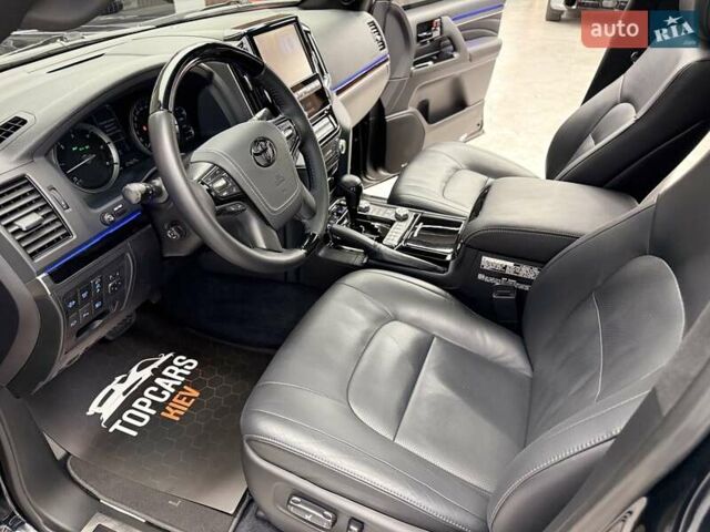 Чорний Тойота Ленд Крузер, об'ємом двигуна 4.46 л та пробігом 123 тис. км за 67400 $, фото 53 на Automoto.ua