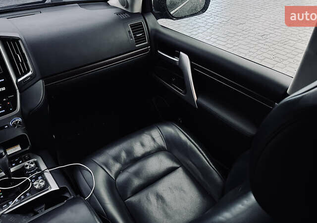 Черный Тойота Ленд Крузер, объемом двигателя 4.46 л и пробегом 179 тыс. км за 55000 $, фото 16 на Automoto.ua