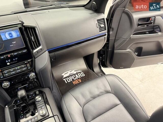 Чорний Тойота Ленд Крузер, об'ємом двигуна 4.46 л та пробігом 123 тис. км за 67400 $, фото 59 на Automoto.ua