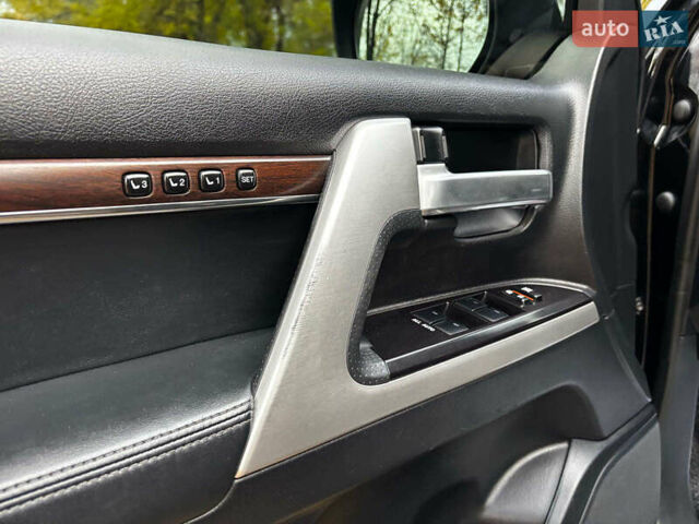 Чорний Тойота Ленд Крузер, об'ємом двигуна 4.5 л та пробігом 202 тис. км за 54990 $, фото 18 на Automoto.ua