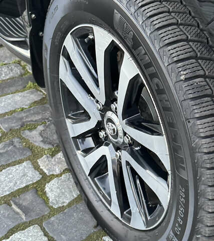 Чорний Тойота Ленд Крузер, об'ємом двигуна 4.46 л та пробігом 177 тис. км за 49999 $, фото 46 на Automoto.ua