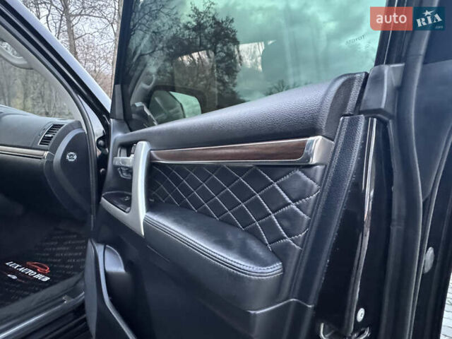 Чорний Тойота Ленд Крузер, об'ємом двигуна 4.46 л та пробігом 177 тис. км за 49999 $, фото 117 на Automoto.ua