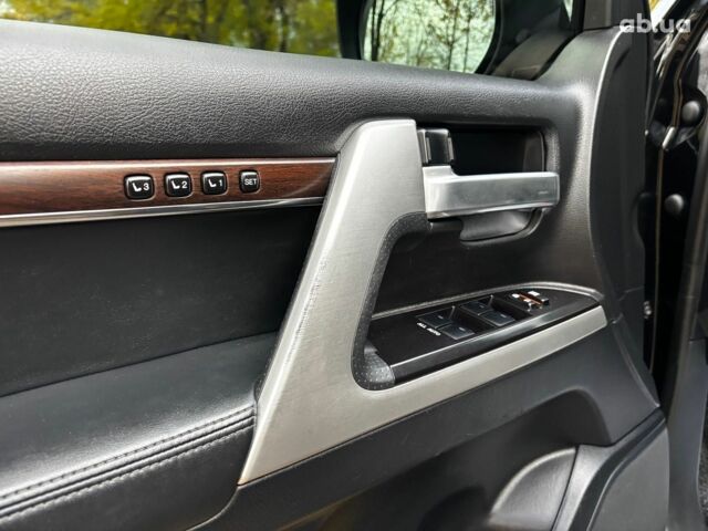 Чорний Тойота Ленд Крузер, об'ємом двигуна 4.5 л та пробігом 202 тис. км за 54990 $, фото 18 на Automoto.ua