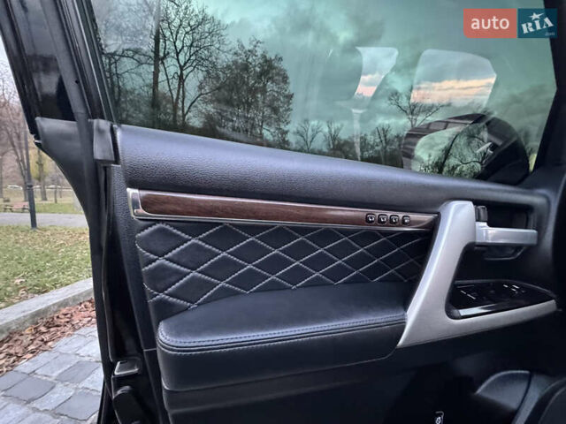 Чорний Тойота Ленд Крузер, об'ємом двигуна 4.46 л та пробігом 177 тис. км за 49999 $, фото 31 на Automoto.ua