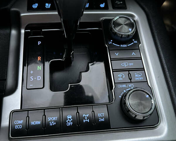 Чорний Тойота Ленд Крузер, об'ємом двигуна 4.46 л та пробігом 177 тис. км за 49999 $, фото 76 на Automoto.ua