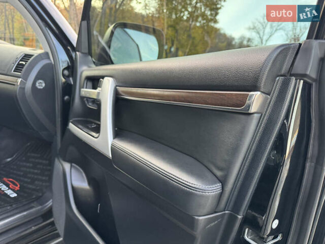 Чорний Тойота Ленд Крузер, об'ємом двигуна 4.46 л та пробігом 260 тис. км за 49999 $, фото 132 на Automoto.ua